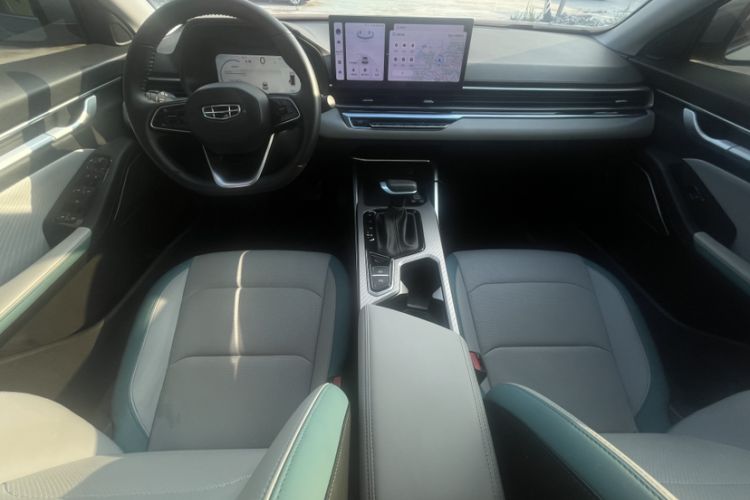 Used Geely Auto Emgrand 2023 4th Generation Champion Edition 1.5L CVT Flagship Model Audio And AC Panel