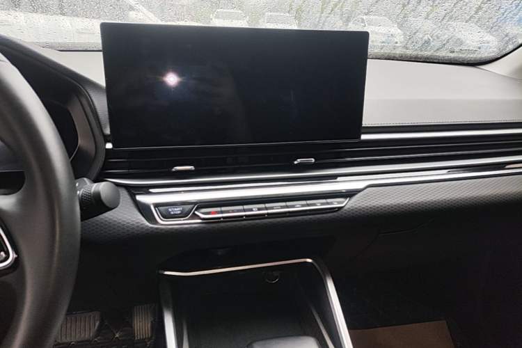 Used Geely Auto Emgrand 2023 4th Generation Champion Edition 1.5L CVT Prestige Model Audio And AC Panel