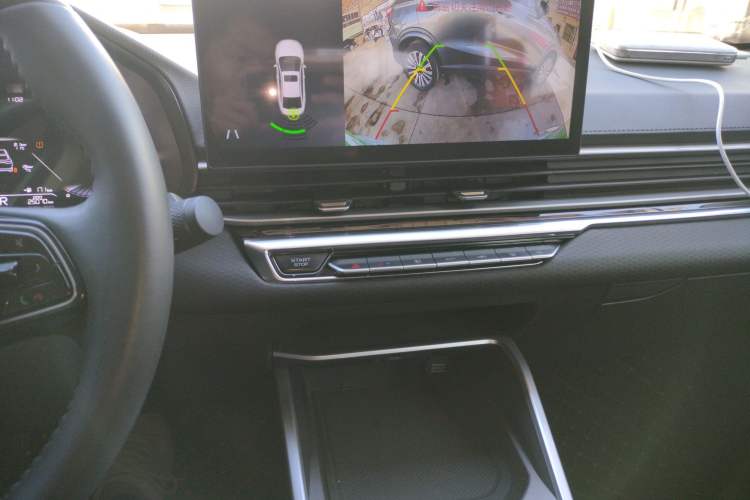 Used Geely Auto Emgrand 2023 4th Generation Champion Edition 1.5L CVT Luxury Model Audio And AC Panel