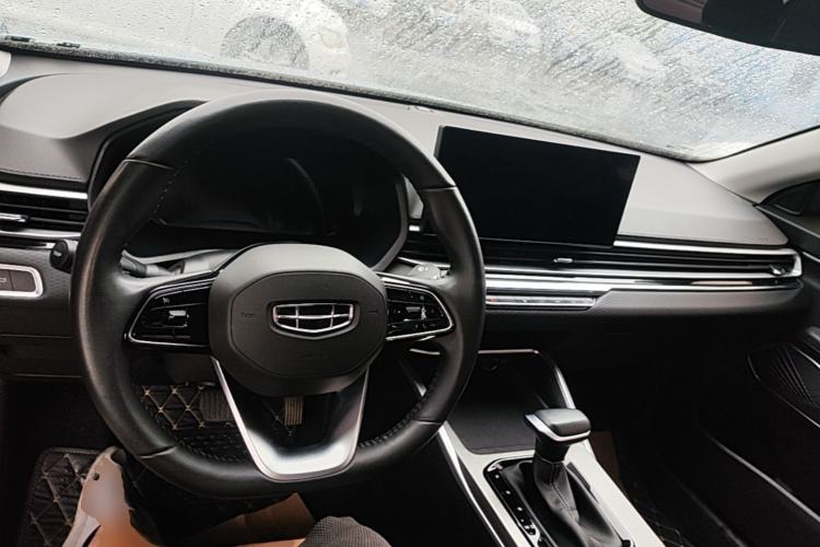 Used Geely Auto Emgrand 2023 4th Generation Champion Edition 1.5L CVT Prestige Model Center Console