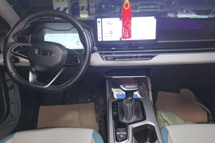 Used Geely Auto Emgrand 2023 4th Generation Champion Edition 1.5L CVT Flagship Model Center Console
