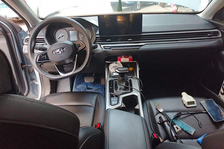 Used Geely Auto Emgrand 2023 4th Generation Champion Edition 1.5L CVT Luxury Model Center Console