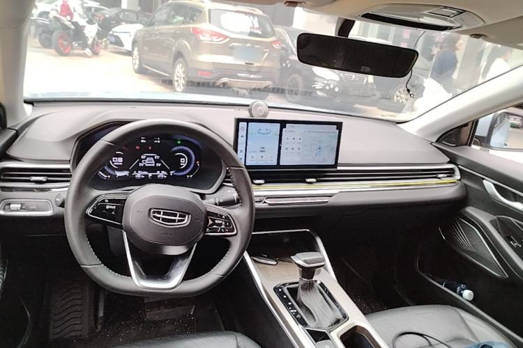 Used Geely Auto Emgrand 2023 4th Generation Champion Edition 1.5L CVT Prestige Model Center Console