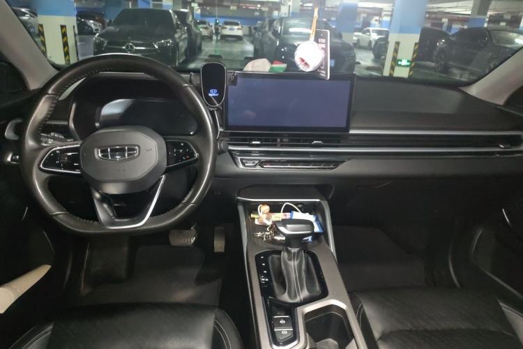 Used Geely Auto Emgrand 2023 4th Generation Champion Edition 1.5L CVT Prestige Model Center Console