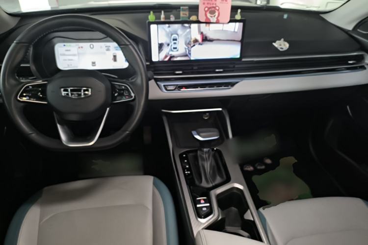 Used Geely Auto Emgrand 2023 4th Generation Champion Edition 1.5L CVT Flagship Model Center Console