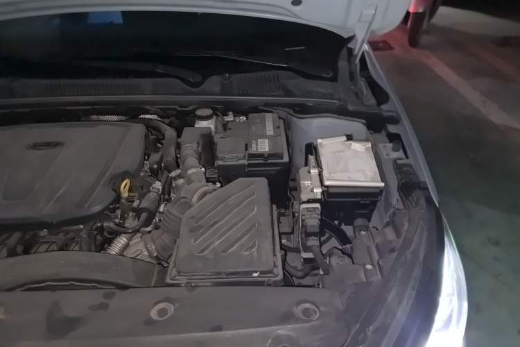 Used Geely Auto Emgrand 2023 4th Generation Champion Edition 1.5L CVT Flagship Model Engine Bay Left