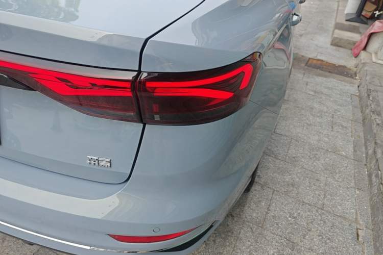 Used Geely Auto Emgrand 2023 4th Generation Champion Edition 1.5L CVT Prestige Model Exterior 3