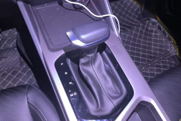 Used Geely Auto Emgrand 2023 4th Generation Champion Edition 1.5L CVT Prestige Model Gear Lever
