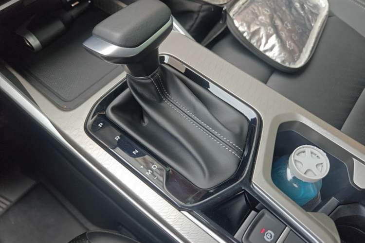 Used Geely Auto Emgrand 2023 4th Generation Champion Edition 1.5L CVT Prestige Model Gear Lever