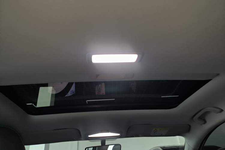 Used Geely Auto Emgrand 2023 4th Generation Champion Edition 1.5L CVT Flagship Model Headliner
