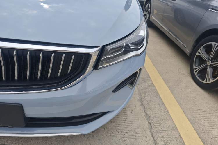 Used Geely Auto Emgrand 2023 4th Generation Champion Edition 1.5L CVT Prestige Model Left Front Headlight