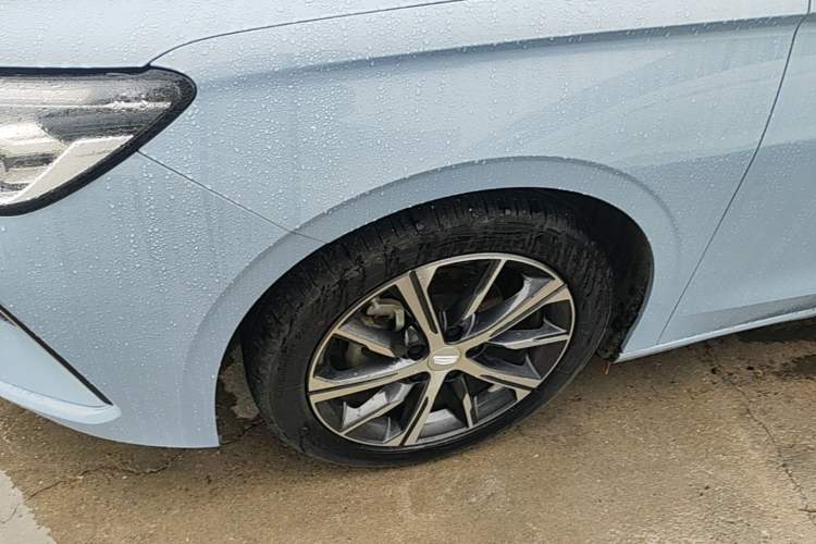 Used Geely Auto Emgrand 2023 4th Generation Champion Edition 1.5L CVT Prestige Model Left Front Wheel Hub