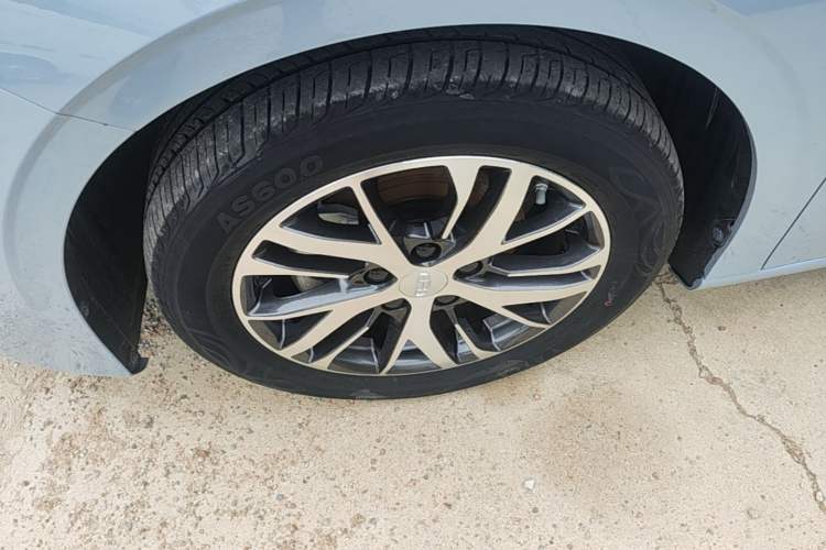 Used Geely Auto Emgrand 2023 4th Generation Champion Edition 1.5L CVT Luxury Model Left Front Wheel Hub