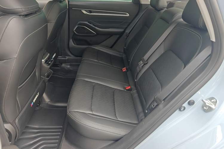 Used Geely Auto Emgrand 2023 4th Generation Champion Edition 1.5L CVT Prestige Model Left Rear Seat