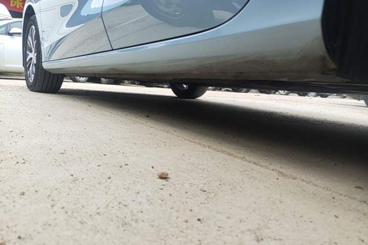 Used Geely Auto Emgrand 2023 4th Generation Champion Edition 1.5L CVT Luxury Model Left Side Sill
