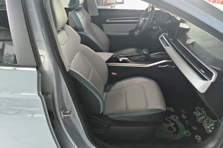 Used Geely Auto Emgrand 2023 4th Generation Champion Edition 1.5L CVT Flagship Model Right Front Seat