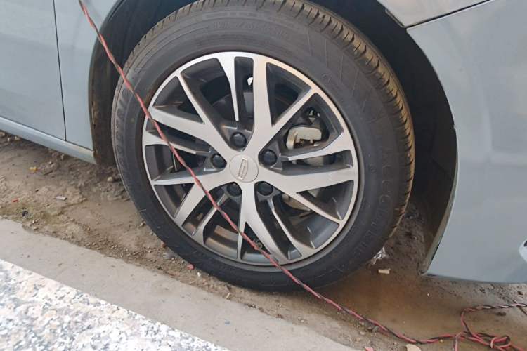 Used Geely Auto Emgrand 2023 4th Generation Champion Edition 1.5L CVT Luxury Model Right Front Wheel Hub