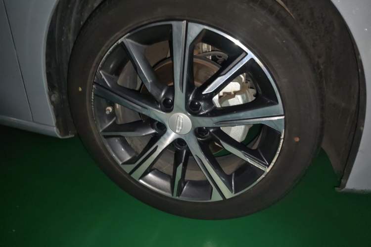 Used Geely Auto Emgrand 2023 4th Generation Champion Edition 1.5L CVT Prestige Model Right Front Wheel Hub