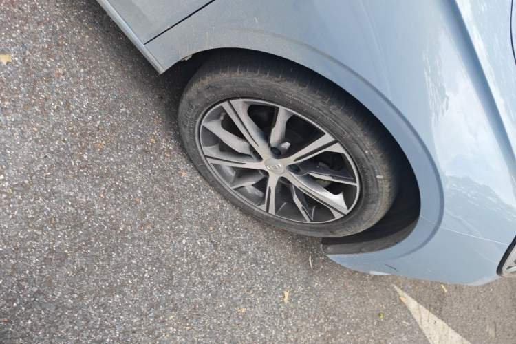 Used Geely Auto Emgrand 2023 4th Generation Champion Edition 1.5L CVT Prestige Model Right Front Wheel Hub