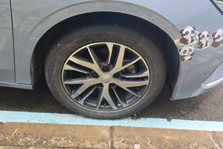 Used Geely Auto Emgrand 2023 4th Generation Champion Edition 1.5L CVT Luxury Model Right Front Wheel Hub