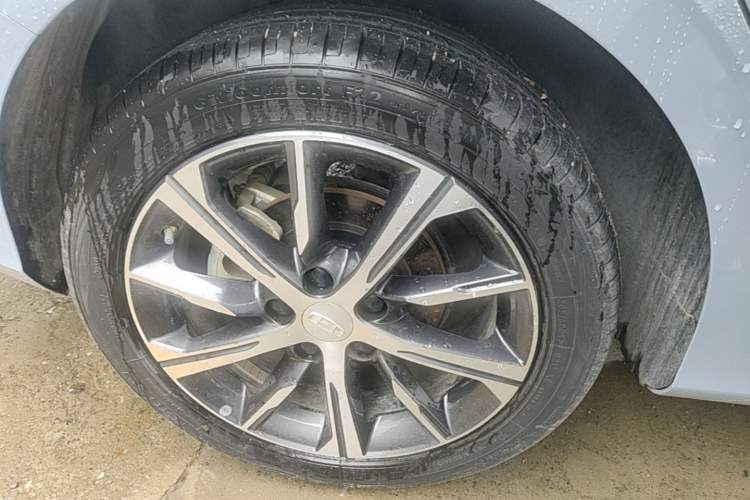 Used Geely Auto Emgrand 2023 4th Generation Champion Edition 1.5L CVT Prestige Model Right Rear Wheel Hub