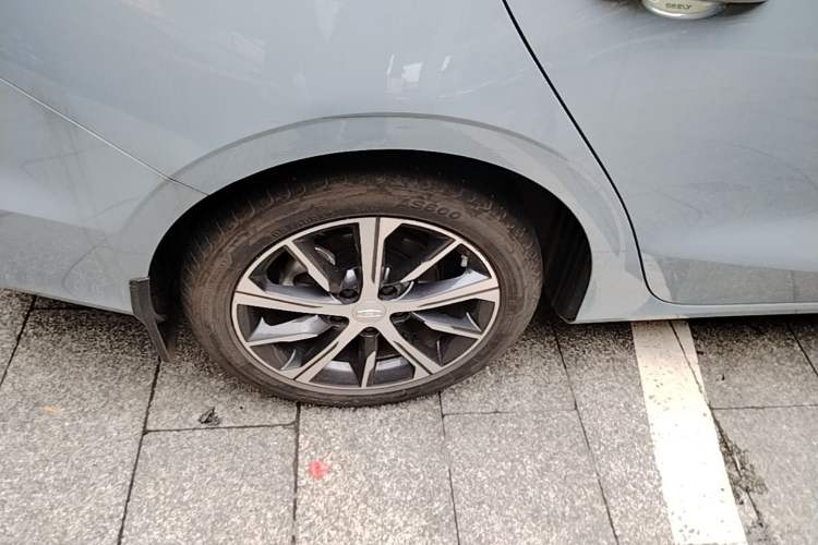 Used Geely Auto Emgrand 2023 4th Generation Champion Edition 1.5L CVT Prestige Model Right Rear Wheel Hub