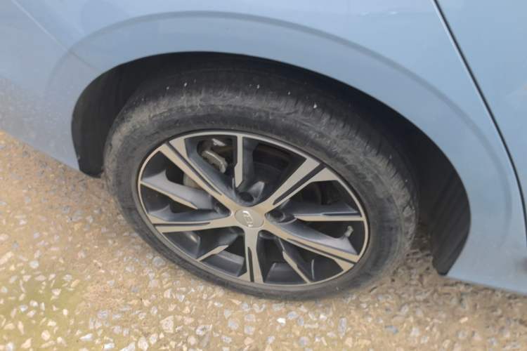 Used Geely Auto Emgrand 2023 4th Generation Champion Edition 1.5L CVT Prestige Model Right Rear Wheel Hub