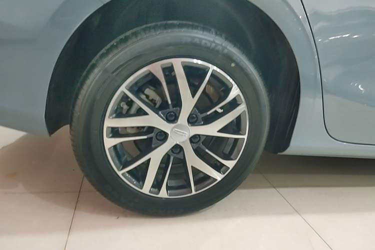 Used Geely Auto Emgrand 2023 4th Generation Champion Edition 1.5L CVT Luxury Model Right Rear Wheel Hub