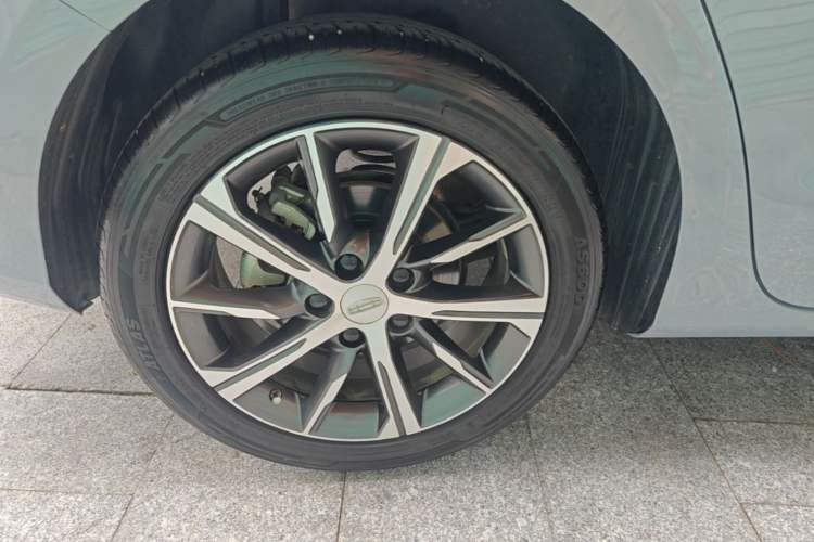 Used Geely Auto Emgrand 2023 4th Generation Champion Edition 1.5L CVT Prestige Model Right Rear Wheel Hub