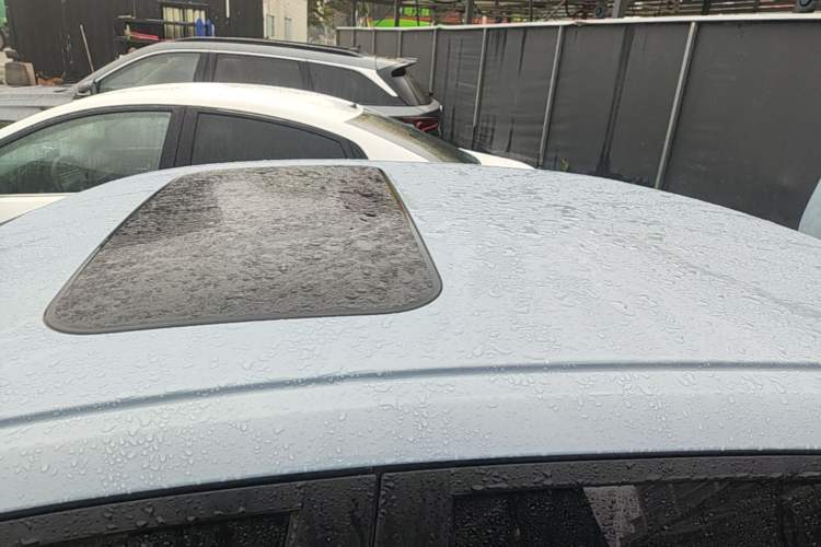 Used Geely Auto Emgrand 2023 4th Generation Champion Edition 1.5L CVT Prestige Model Roof