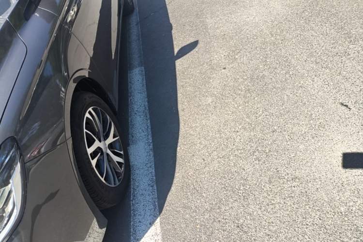 Used Geely Auto Emgrand 2023 4th Generation Champion Edition 1.5L CVT Luxury Model Left Front Wheel Hub