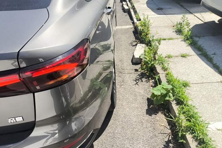 Used Geely Auto Emgrand 2023 4th Generation Champion Edition 1.5L CVT Luxury Model Right Rear Taillight