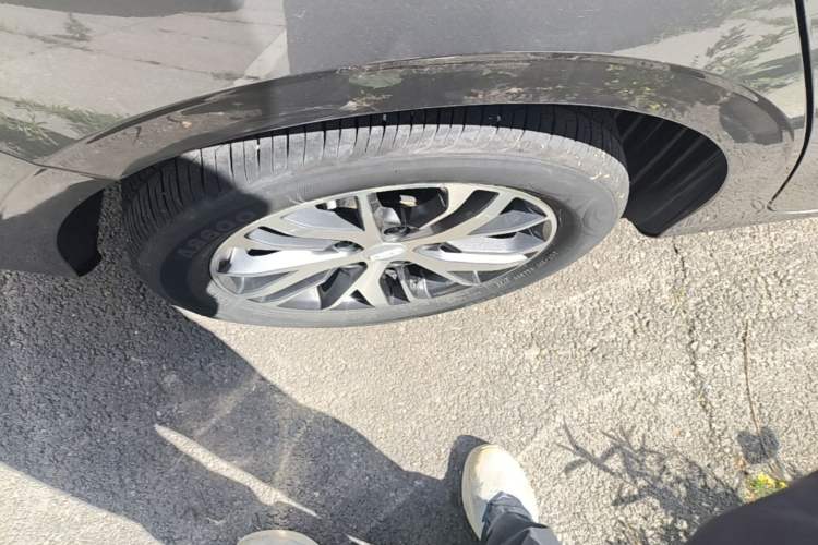 Used Geely Auto Emgrand 2023 4th Generation Champion Edition 1.5L CVT Luxury Model Right Rear Wheel Hub