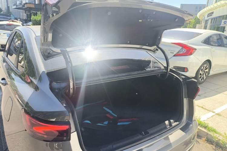 Used Geely Auto Emgrand 2023 4th Generation Champion Edition 1.5L CVT Luxury Model Trunk