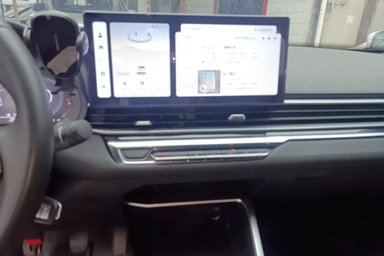 Used Geely Auto Emgrand 2023 4th Generation Champion Edition 1.5L Manual Luxury Model Audio And AC Panel