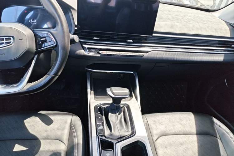 Used Geely Auto Emgrand 2023 4th Generation Champion Edition 1.5L CVT Luxury Model Audio And AC Panel