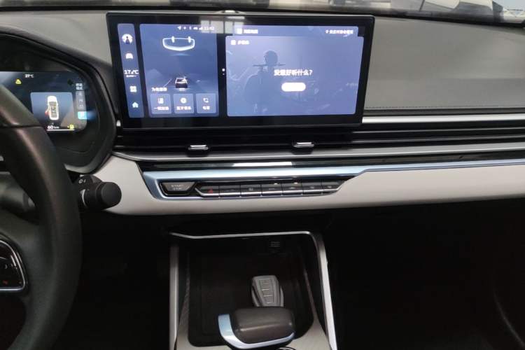 Used Geely Auto Emgrand 2023 4th Generation Champion Edition 1.5L CVT Flagship Model Audio And AC Panel