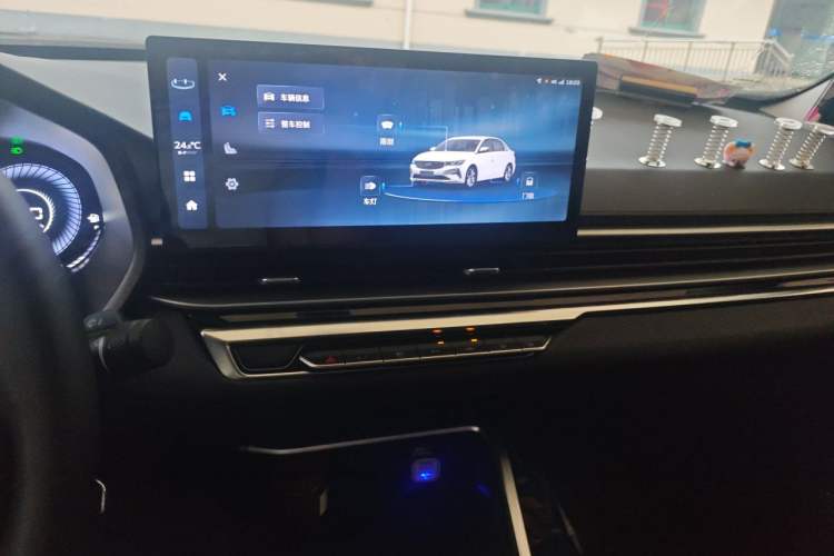 Used Geely Auto Emgrand 2023 4th Generation Champion Edition 1.5L Manual Luxury Model Audio And AC Panel