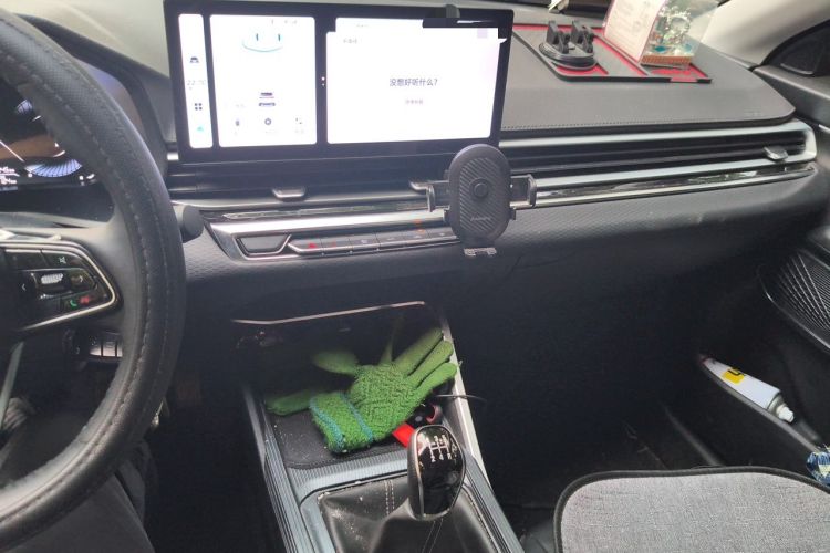 Used Geely Auto Emgrand 2023 4th Generation Champion Edition 1.5L Manual Luxury Model Audio And AC Panel