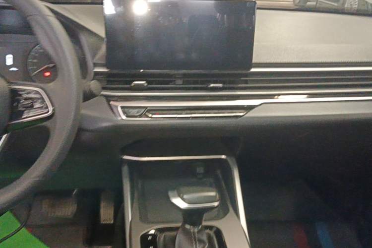 Used Geely Auto Emgrand 2023 4th Generation Champion Edition 1.5L CVT Luxury Model Audio And AC Panel