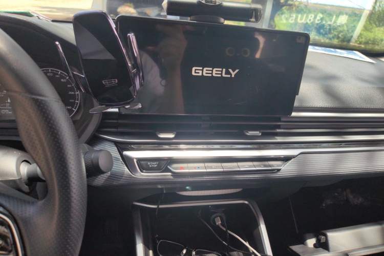 Used Geely Auto Emgrand 2023 4th Generation Champion Edition 1.5L CVT Luxury Model Audio And AC Panel