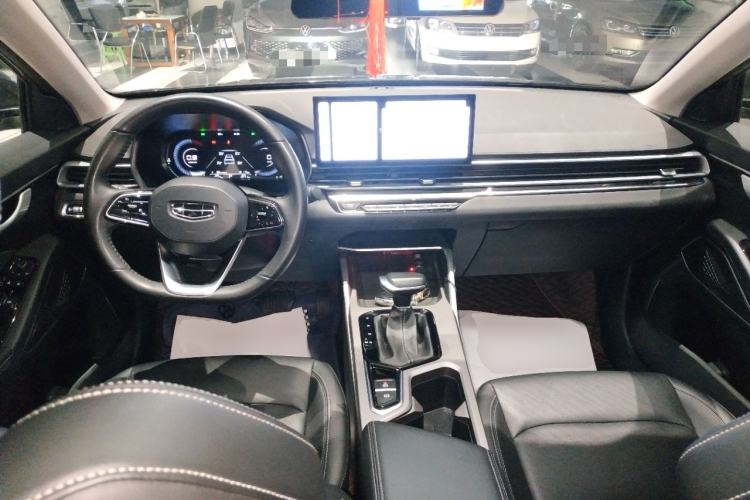 Used Geely Auto Emgrand 2023 4th Generation Champion Edition 1.5L CVT Prestige Model Center Console