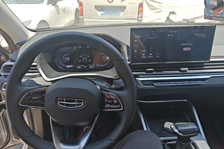 Used Geely Auto Emgrand 2023 4th Generation Champion Edition 1.5L CVT Prestige Model Center Console