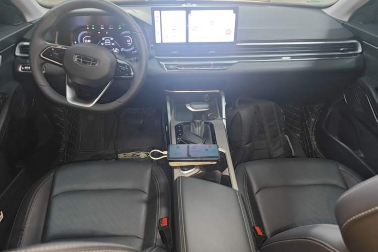 Used Geely Auto Emgrand 2023 4th Generation Champion Edition 1.5L CVT Luxury Model Center Console