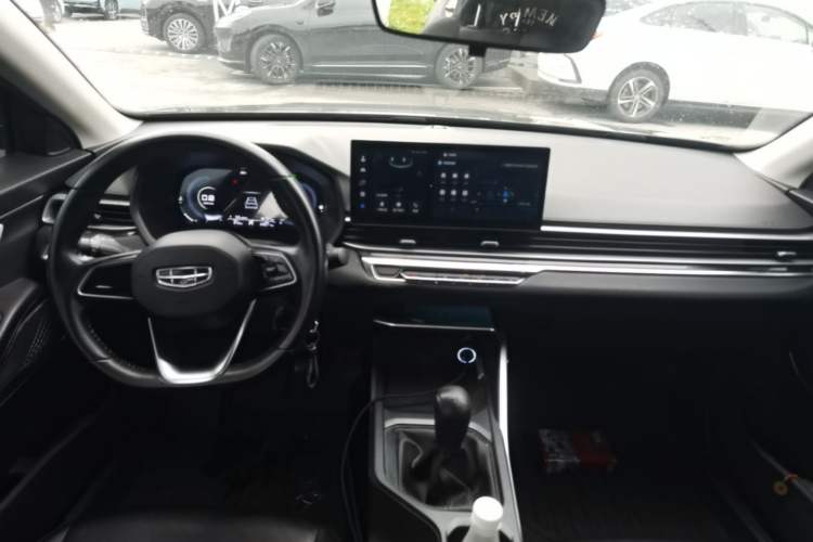 Used Geely Auto Emgrand 2023 4th Generation Champion Edition 1.5L Manual Luxury Model Center Console