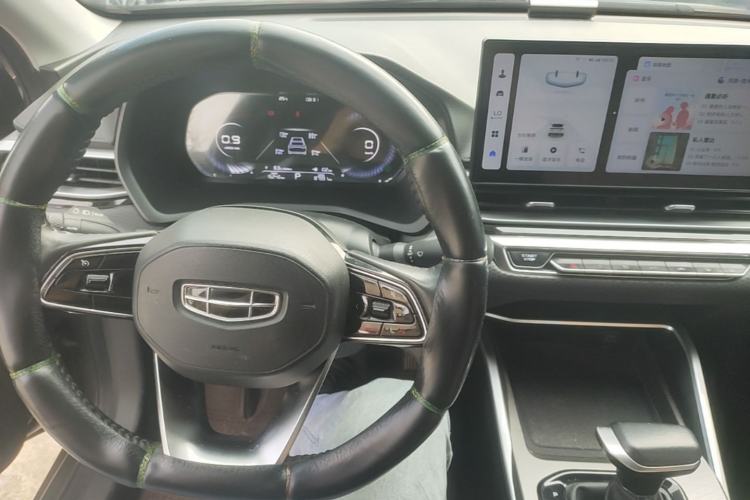 Used Geely Auto Emgrand 2023 4th Generation Champion Edition 1.5L CVT Prestige Model Center Console