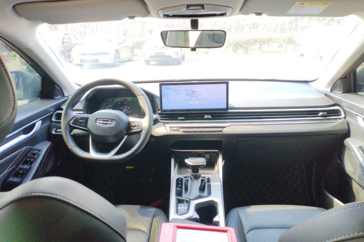 Used Geely Auto Emgrand 2023 4th Generation Champion Edition 1.5L CVT Luxury Model Center Console