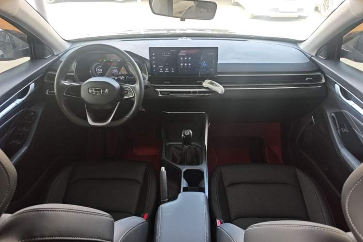 Used Geely Auto Emgrand 2023 4th Generation Champion Edition 1.5L Manual Luxury Model Center Console