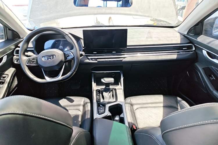 Used Geely Auto Emgrand 2023 4th Generation Champion Edition 1.5L CVT Luxury Model Center Console