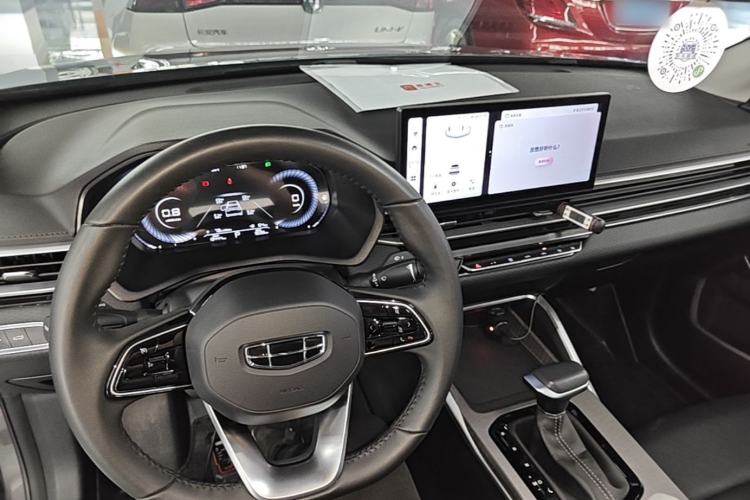 Used Geely Auto Emgrand 2023 4th Generation Champion Edition 1.5L CVT Prestige Model Center Console